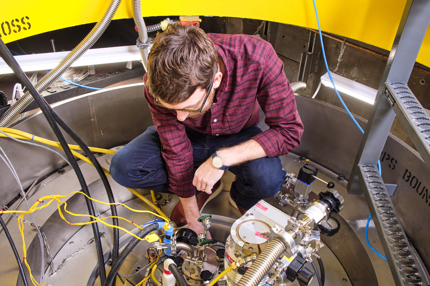 Student working at SNS at ORNL