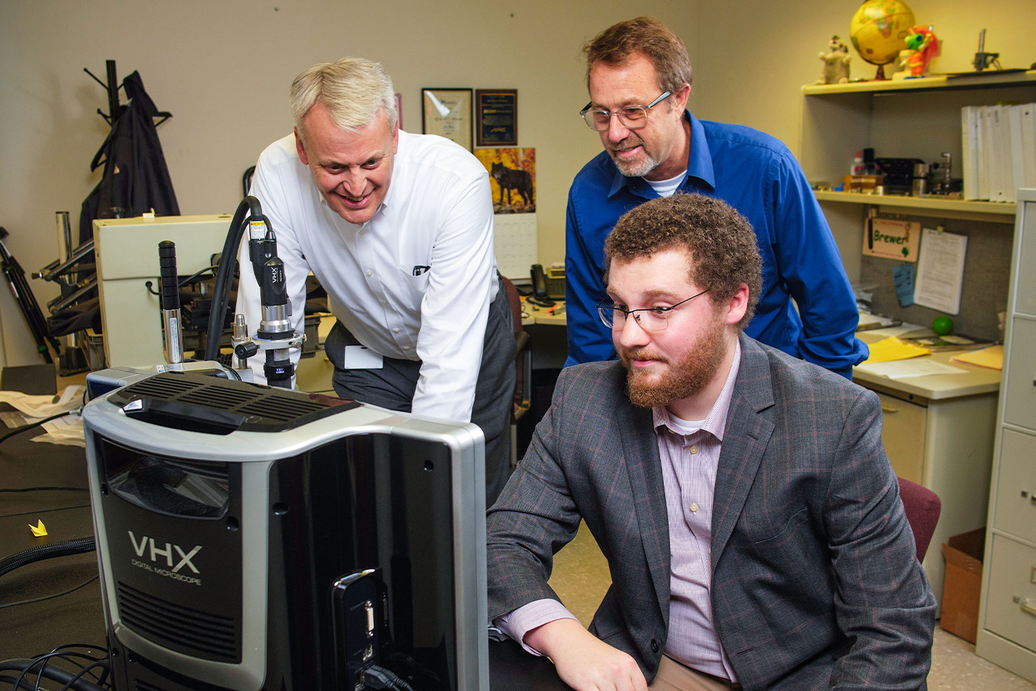 UT and ARC Automotive Researchers work on microscope