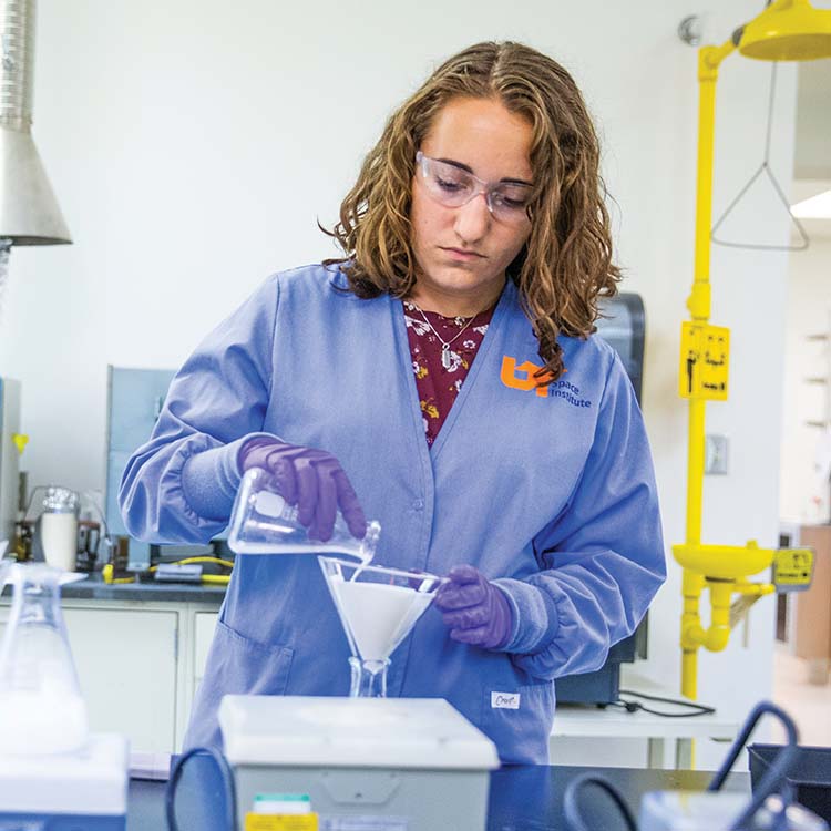 Student working in a UTSI MSE Lab