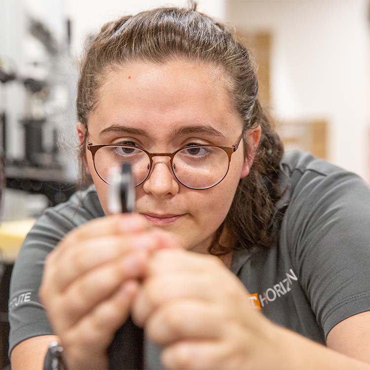 UTSI Student works in Horizon Lab